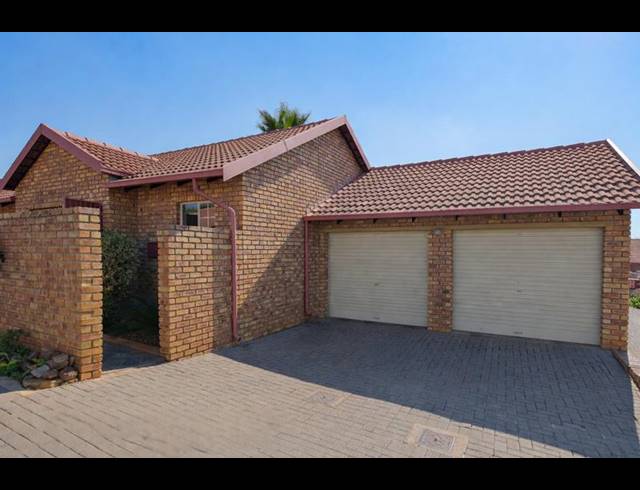 2 BEDROOM TOWNHOUSE FOR SALE IN WIERDAGLEN ESTATE